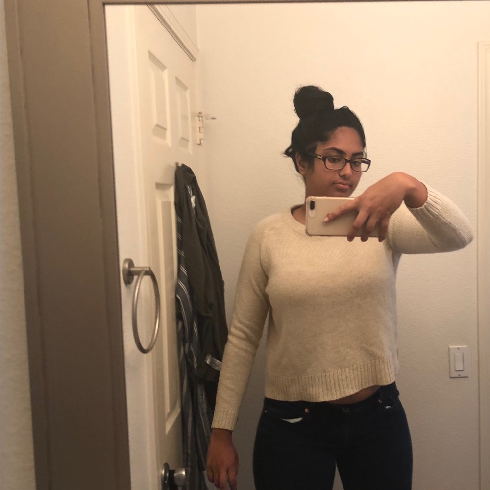 Soft Cream Colored Sweater H&M 🖤